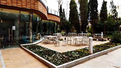 حیاط هتل پارسیان کوثر اصفهان حیاط هتل پارسیان کوثر اصفهان